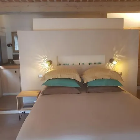 La Maison De Charlie * Vaugines
