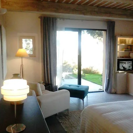 La Maison De Charlie Bed and breakfast *