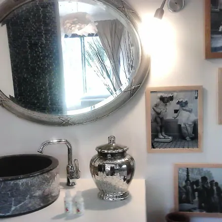 La Maison De Charlie Bed and breakfast *