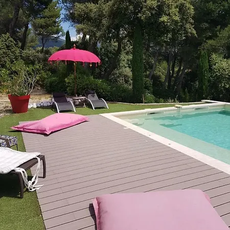 La Maison De Charlie Bed and breakfast